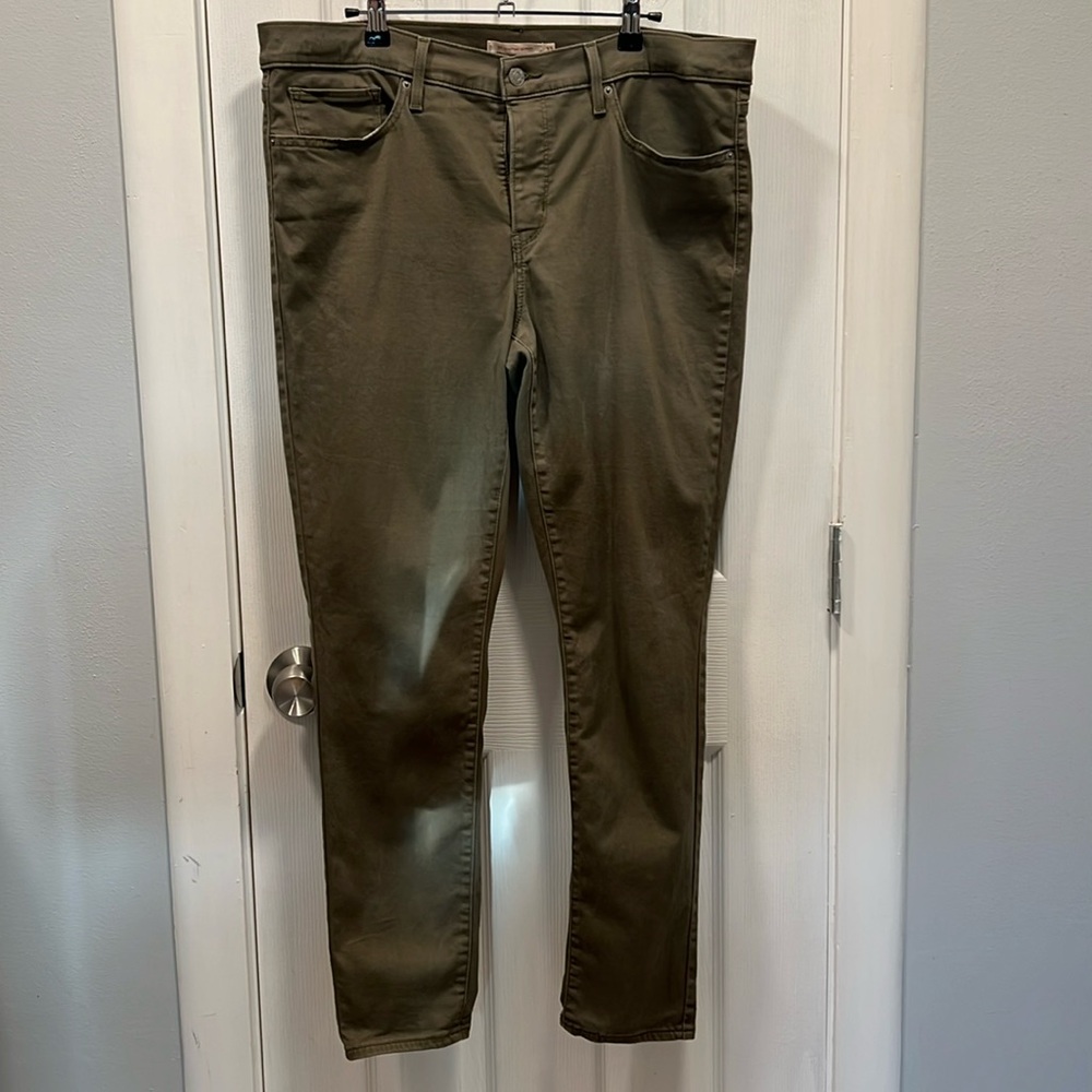 Levi’s Women’s 311 Shaping Skinny - Size 33